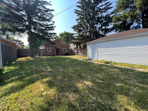 5246 27th St, Milwaukee, WI 53221-3722