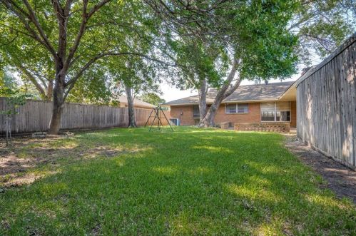 3223 Duchess Trl, Dallas TX 75229-5012 exterior