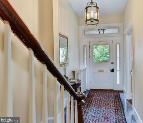 210 Pitt St, Alexandria VA  22314-3742 exterior