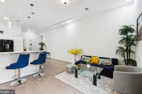 5117 Mount Vernon Memorial Hwy, Alexandria VA  22309-3319 exterior