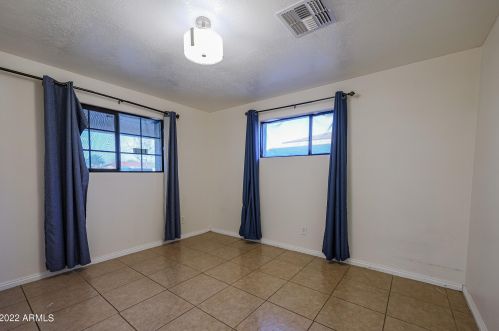 3121 Bethany Home Rd, Phoenix AZ 85015-2442 exterior