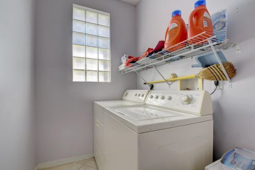 9212 Cove Point Cir, Boynton Beach FL 33472-2766 exterior