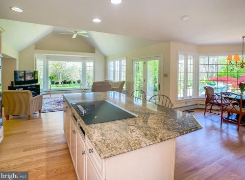 1936 Paper Mill Rd, Huntingdon Valley PA 19006-5814 exterior