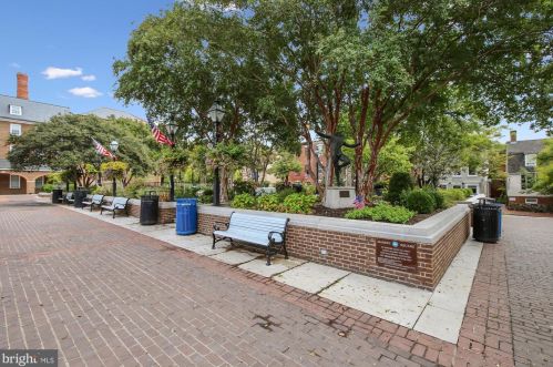 5823 Monticello Rd, Alexandria VA 22303-1302 exterior