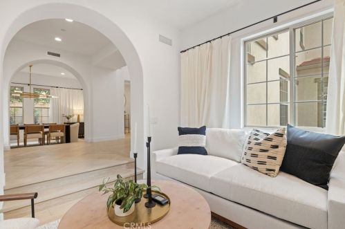 10464 Caribou Way, Tustin CA  92782-1470 exterior