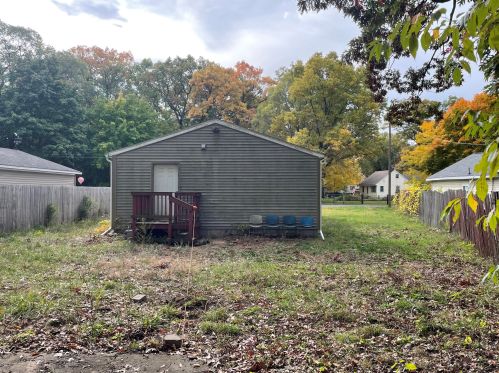 5460 Cir Dr, Meskegon MI 49445-2711 exterior