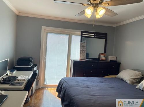 20 Suydam Ave, Edison NJ 08817-3526 exterior