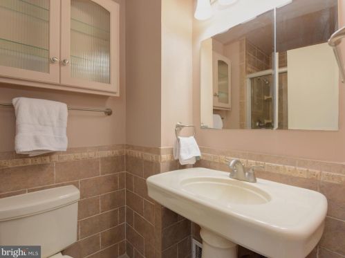 1302 Commonwealth Ave, Alexandria VA 22301-2021 exterior