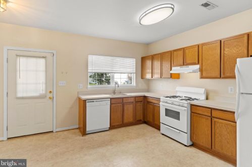 1813 Tobias Dr, Washington DC 20020-2955 exterior