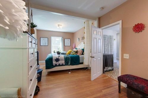 15 Dean Ave, Middletown RI 02840-3406 exterior