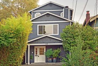 117 59th St, Seattle, WA 98105-2716