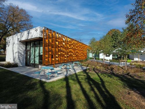 2207 Rand Pl, Washington DC 20002-1912 exterior