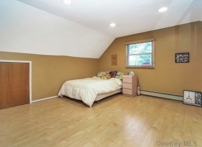 8 White Spruce Cir, Commack NY 11725-4323 exterior