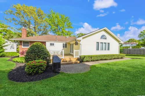 9 Diellen Ct, Commack NY 11725-3905 exterior