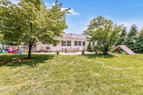 182 Beechwood Dr, Red Bank NJ 07702 exterior