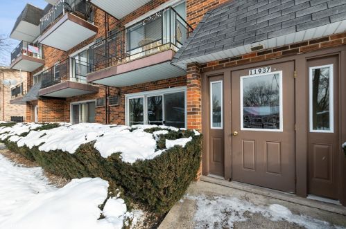 11937 Hamlin Ave, Chicago, IL 60803-1153