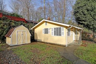 6943 25 Ave, Seattle WA  98117-5848 exterior