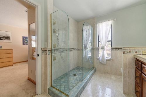 9811 Blue Lk Dr, Folsom CA 95630-1909 exterior