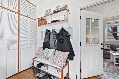 658 6th St, Boston, MA 02127-3133