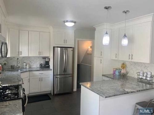 837 Barbara Dr, Teaneck, NJ 07666-5406