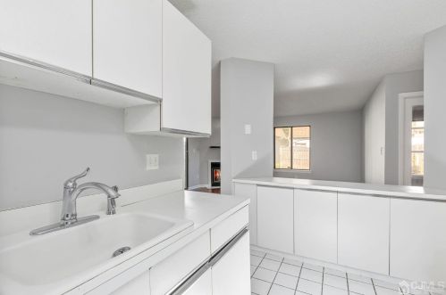 65 Park Gate Dr, Edison NJ 08820-4025 exterior