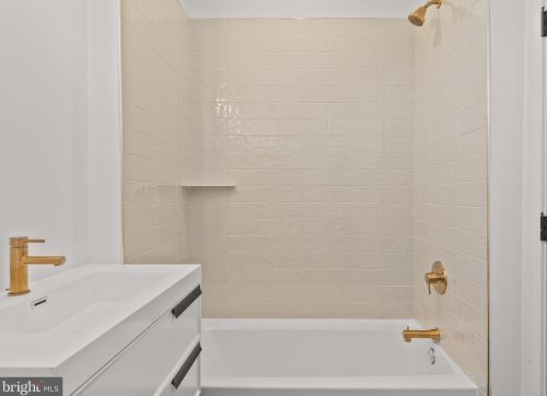 662 13 St, Philadelphia PA 19123-0024 exterior