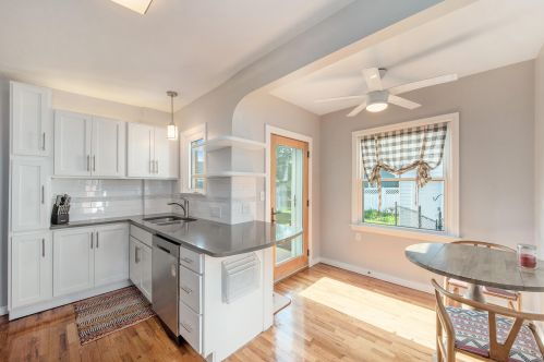 1124 Northlawn St, Grand Rapids MI  49505-3724 exterior