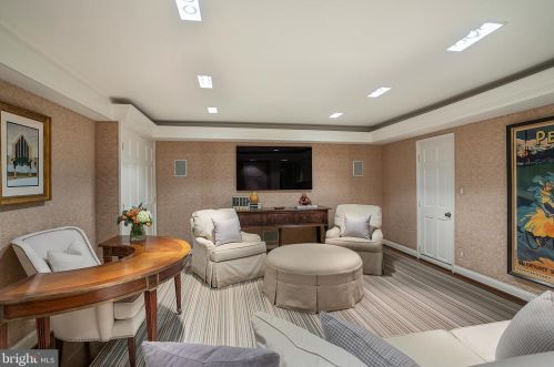 2446 Kalorama Rd, Washington DC 20008-1625 exterior