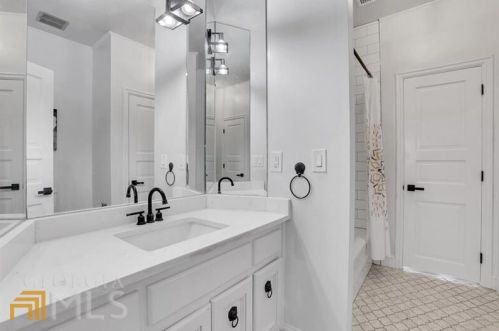 3342 Kilby Pl, Atlanta GA 30327-2214 exterior