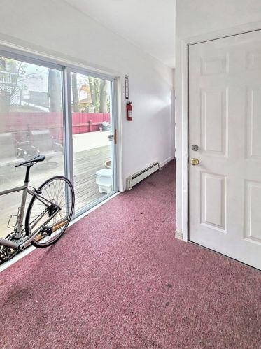 18 Hillside St, Worcester MA 01610-2199 exterior