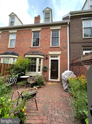 673 Columbus St, Alexandria VA  22314-1848 exterior