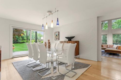 10 Hockanum Rd, Westport CT 06880-2121 exterior