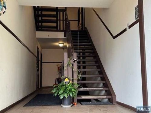 1522 Faulkner Ct, Mahwah NJ  07430-3486 exterior