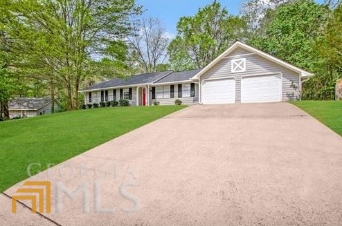 3338 Moravia Dr, Lithonia GA  30038-2640 exterior