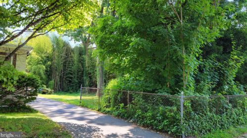 316 Maple Ave, Trenton NJ 08618-3402 exterior