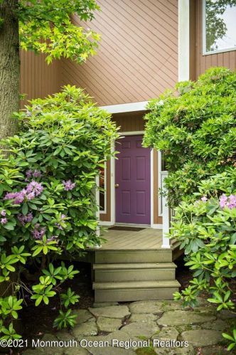 608 Auth Ave, Oakhurst, NJ 07755-2802