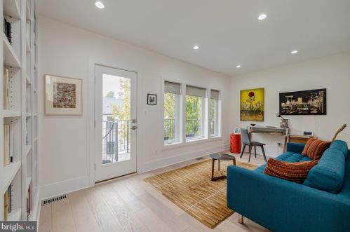 1818 37th St, Washington DC  20007-2238 exterior