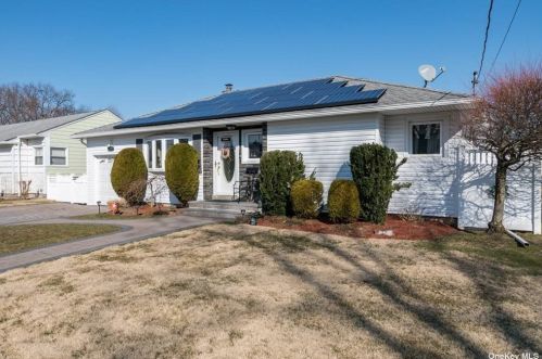 877 Edwards Blvd, Valley Stream, NY 11580-1320