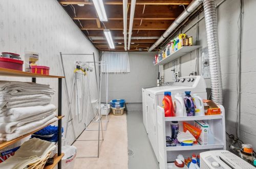 681 Carnival Dr, Pittsburgh PA 15239-2628 exterior