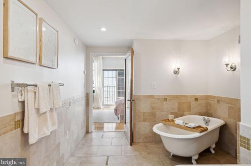 1627 Carpenter St, Philadelphia PA  19146-2005 exterior