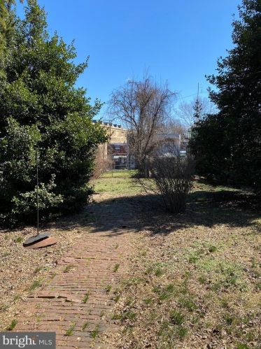 209 Highland Ave, Darby PA 19023-2006 exterior