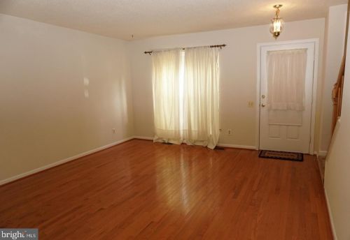 6647 High Valley Ln, Alexandria VA  22315-5063 exterior