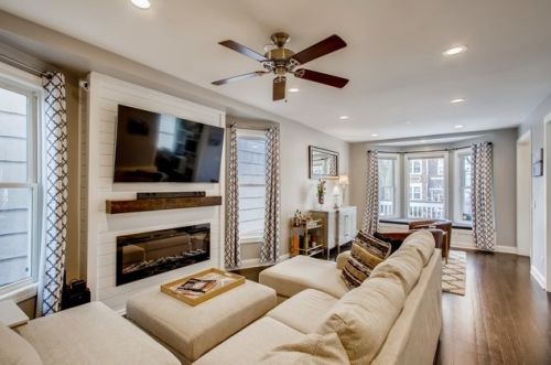 3749 Richmond St, Chicago, IL 60618-3524