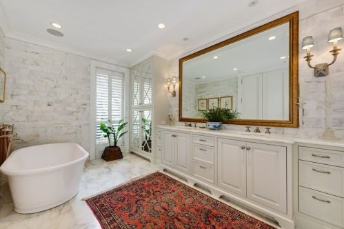 1521 State Pkwy, Chicago IL 60610-1613 exterior