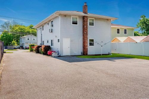 366 Great East Neck Rd, Babylon NY 11704-7616 exterior