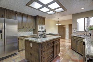 9067 Briar Forest Dr, Houston TX  77024-7221 exterior