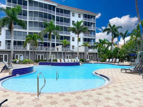 410 Flagship Dr, Naples FL 34108-2332 exterior