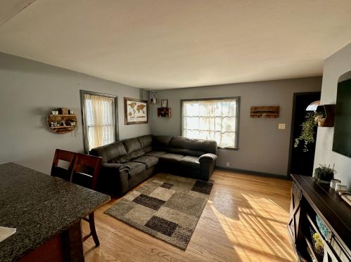 9312 Metcalf Pl, Milwaukee WI  53222-2649 exterior