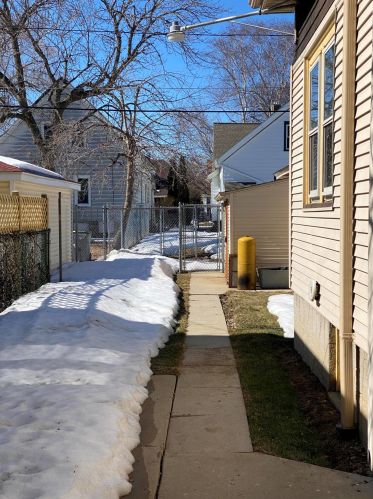 2835 37, Milwaukee WI 53215-3512 exterior