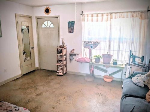 6100 Begonia Cir, Austin TX 78741-3401 exterior